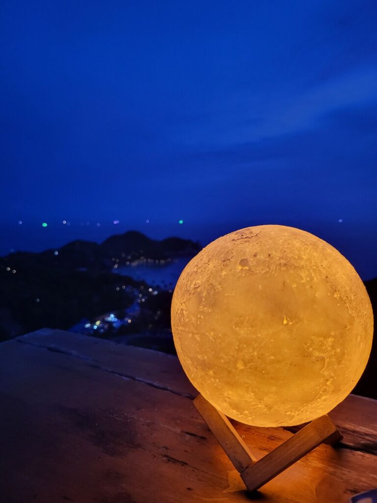 A cute view at night of the moon bar in Koh Tao.
